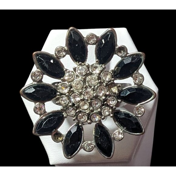 Black And Silver Tone Rhinestone Flower Ring Size 8 - Picture 1 of 14